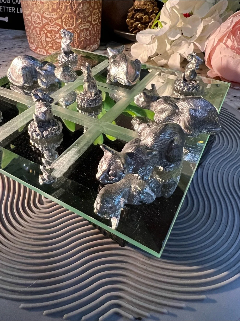 Unique Spectrum Cat & Mouse Tic-Tac-Toe Glass Game Set like new!